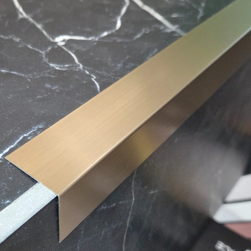 Coltar inox 30 x 30 mm auriu antic - tip L